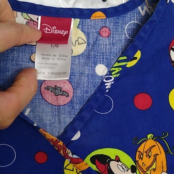 Women's Disney Mickey Mouse and Minnie Mouse Halloween 🎃 Scrub Top Size Large - Picture 2 of 6